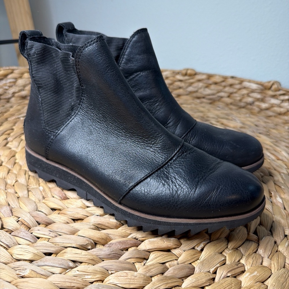 Sorel Women’s Harlow Chelsea Boots Black Size 7 Waterproof Leather Lug Sole
